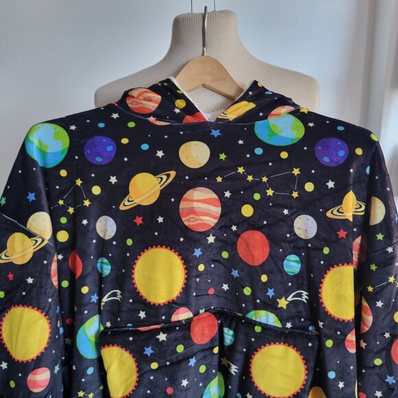3D Planet Print Fur Poncho, Oversized Hoodie, Cozy Blanket Wrap Size: O/S - Picture 1 of 14